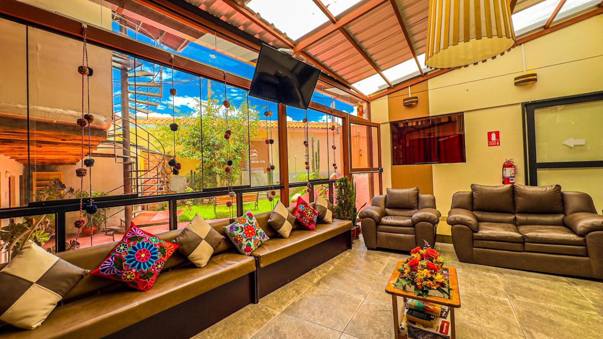 Andean Atoq Hostel Cuzco Exterior photo