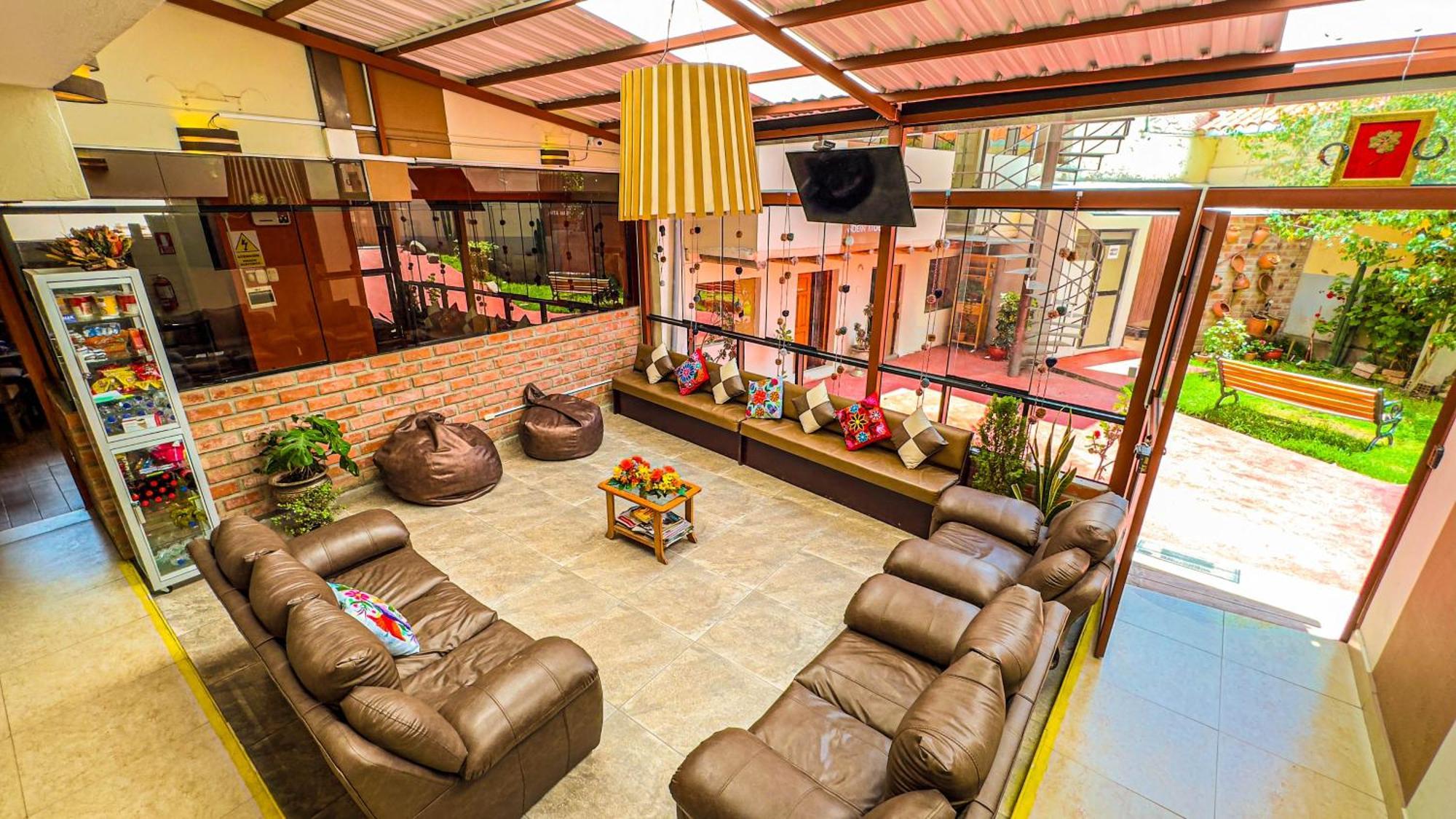 Andean Atoq Hostel Cuzco Exterior photo