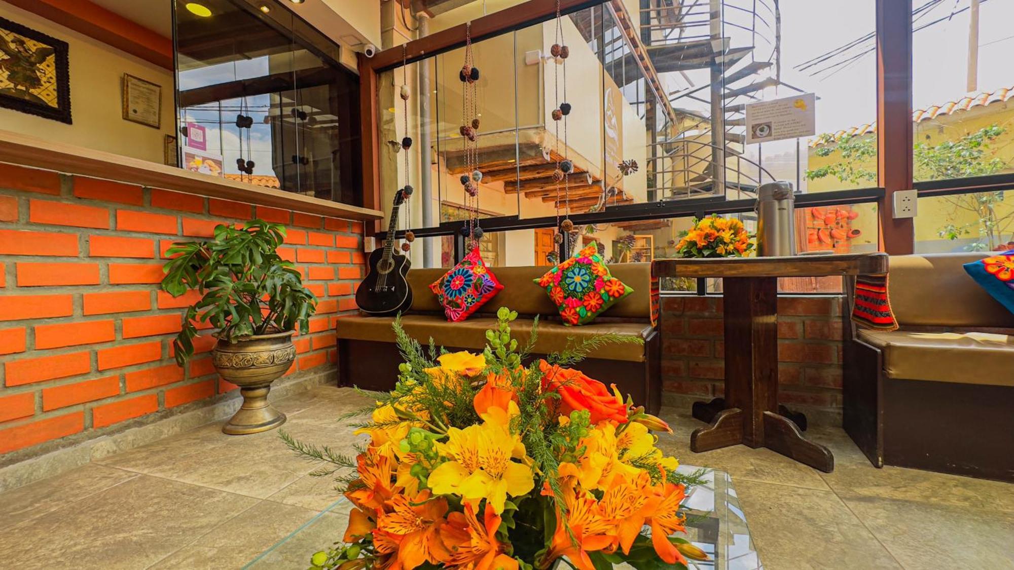 Andean Atoq Hostel Cuzco Exterior photo